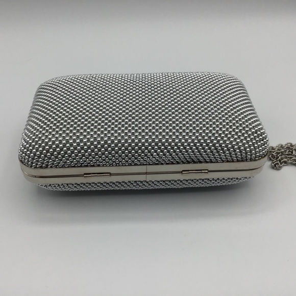 Jessica McClintock Silver Beaded Clamshell Shoulder Purse Converts to Clutch - Picture 5 of 7